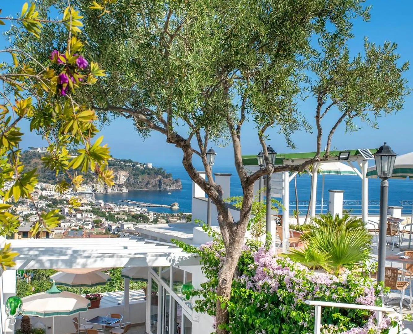 Dove Soggiornare a Casamicciola Terme: 11 Hotel sul Mare