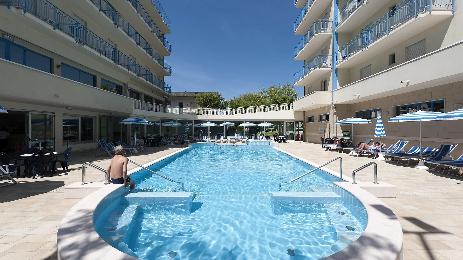 Dove Soggiornare a Piazza Mazzini: 5 Hotel Romantici a Jesolo
