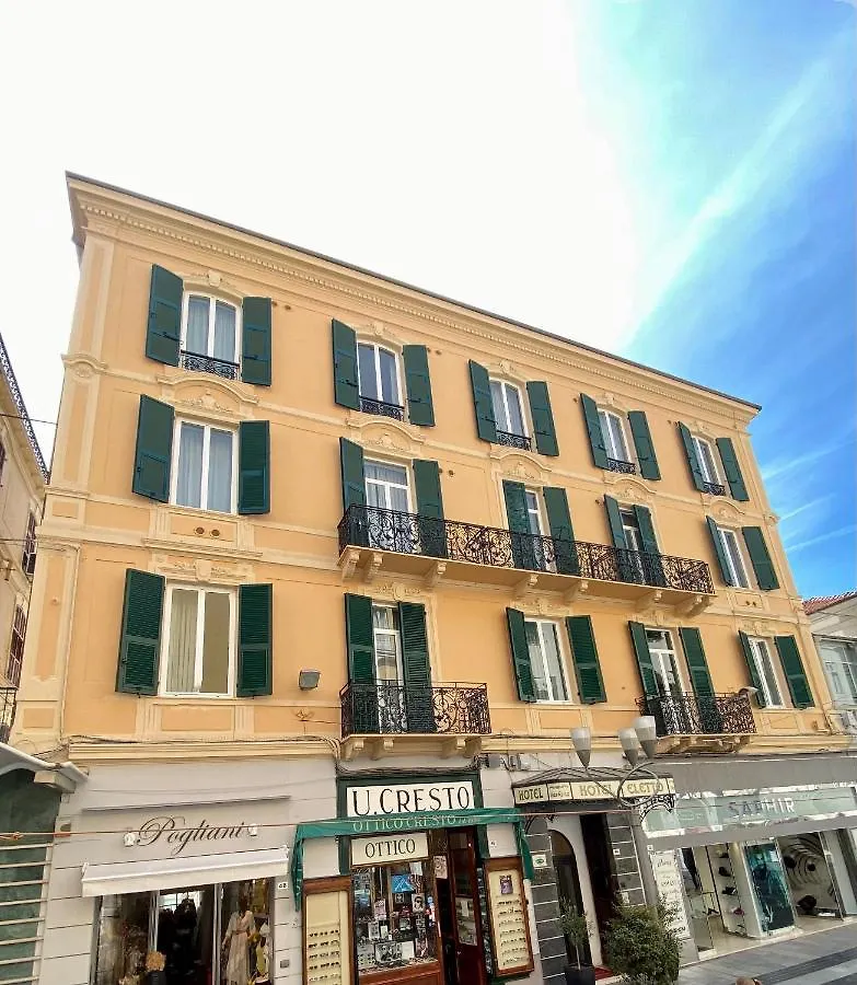 Soggiorno Romantico a Sanremo: 4 Hotel vicino al Santuario della Madonna della Costa a Confronto