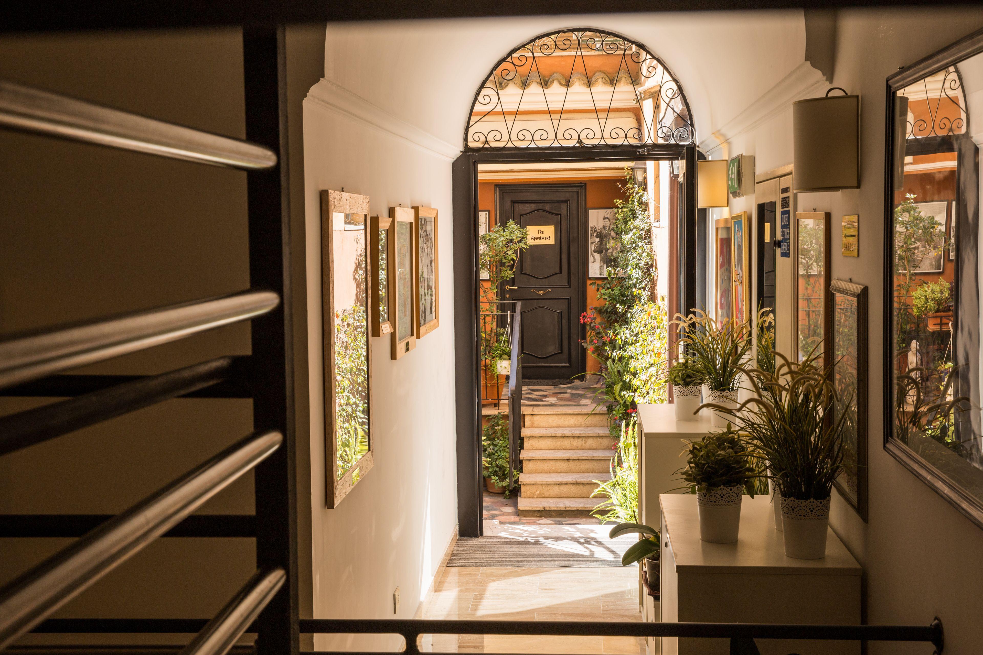 Soggiornare in Via del Corso: 4 Hotel Economici a Confronto