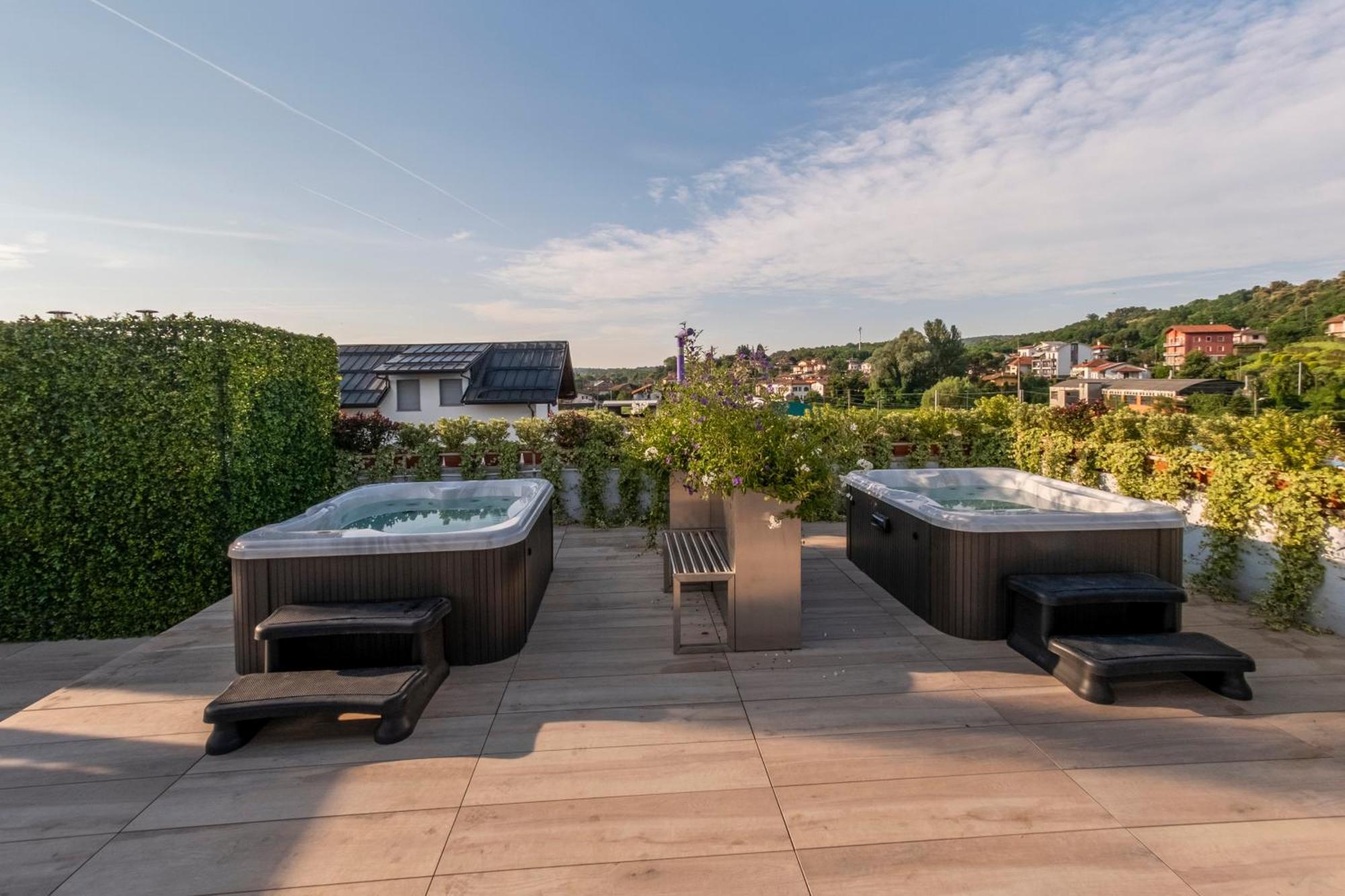 4 Hotel Family Friendly vicino a Oxford S.R.L. ad Arona